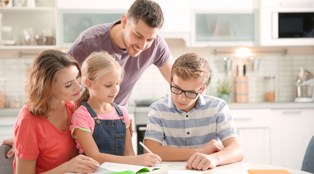 Thảo luận kế hoạch v&agrave; kỳ vọng với gia đ&igrave;nh trước khi tụ họp