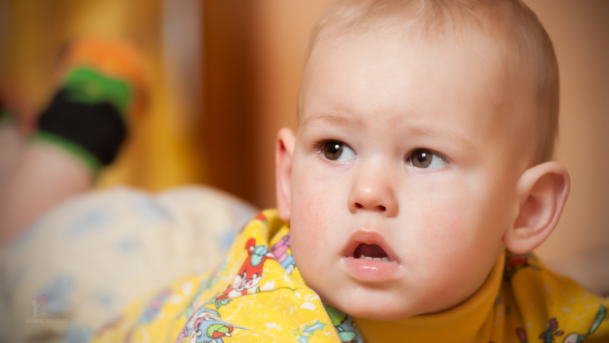 Ảnh bìa dấu hiệu tự kỷ dưới 1 tuổi