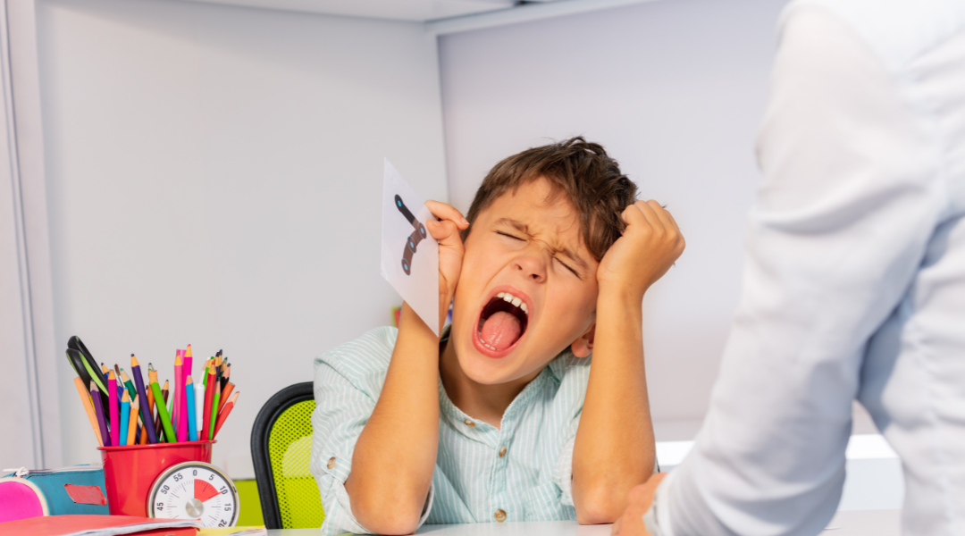 Trẻ rối mắc rối loạn phổ tự kỷ nặng