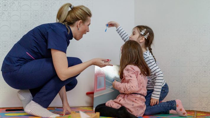 anh bia roi loan phoi hop van dong o tre tu ky