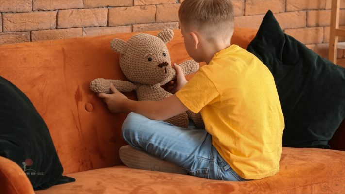 anh bia roi loan lo au o tre tu ky