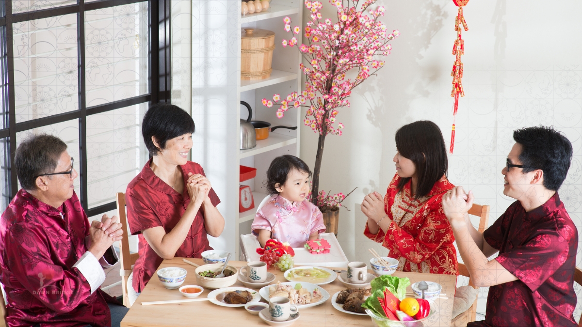 anh bia tro choi ngay tet cho tre mam non